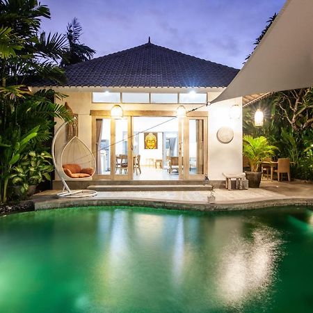 סמיניאק Ambermoon Villas מראה חיצוני תמונה