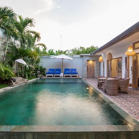 סמיניאק Ambermoon Villas מראה חיצוני תמונה
